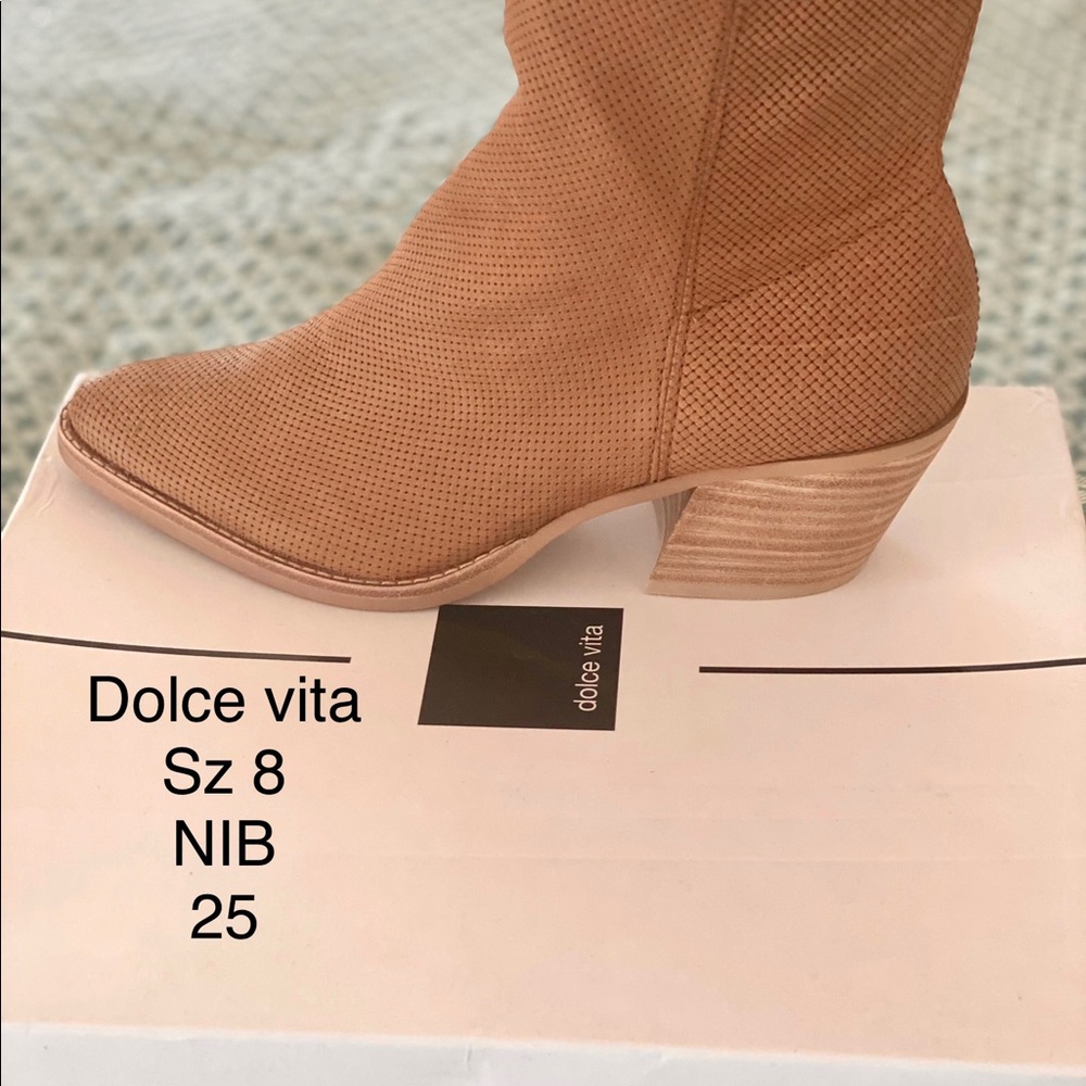 NIB Dolce Vita suede ankle booties